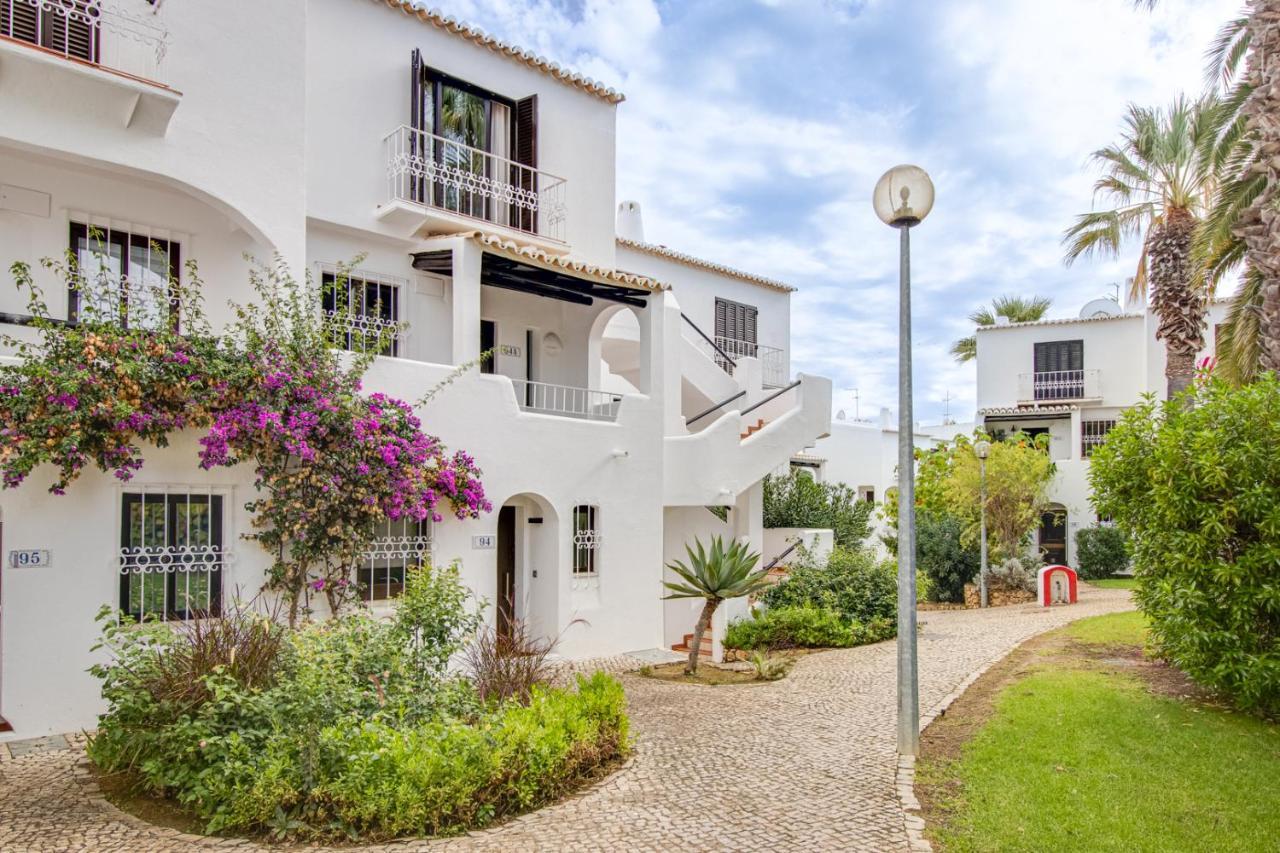 Seaside Retreat With Pool, Ac, And Fast Wi-Fi Apartment Albufeira Bagian luar foto
