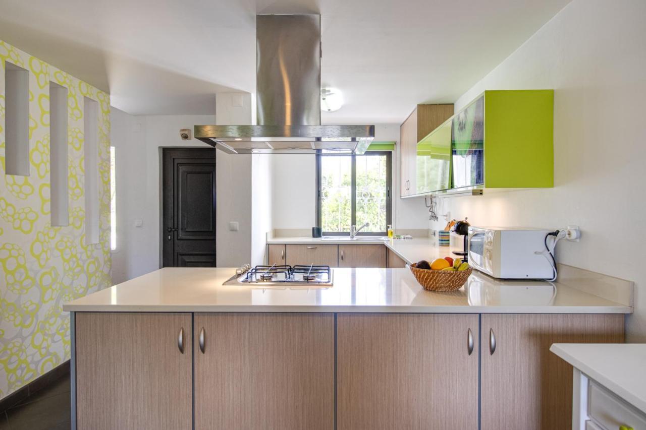 Seaside Retreat With Pool, Ac, And Fast Wi-Fi Apartment Albufeira Bagian luar foto