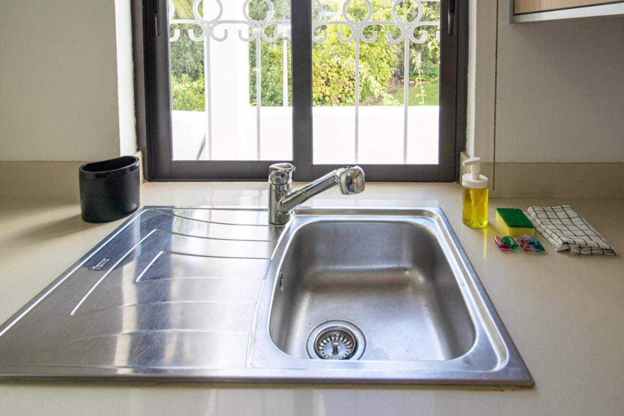 Seaside Retreat With Pool, Ac, And Fast Wi-Fi Apartment Albufeira Bagian luar foto