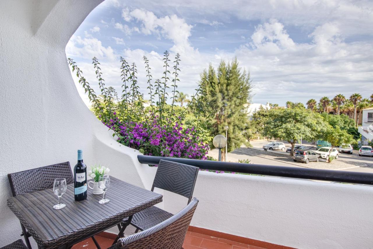 Seaside Retreat With Pool, Ac, And Fast Wi-Fi Apartment Albufeira Bagian luar foto
