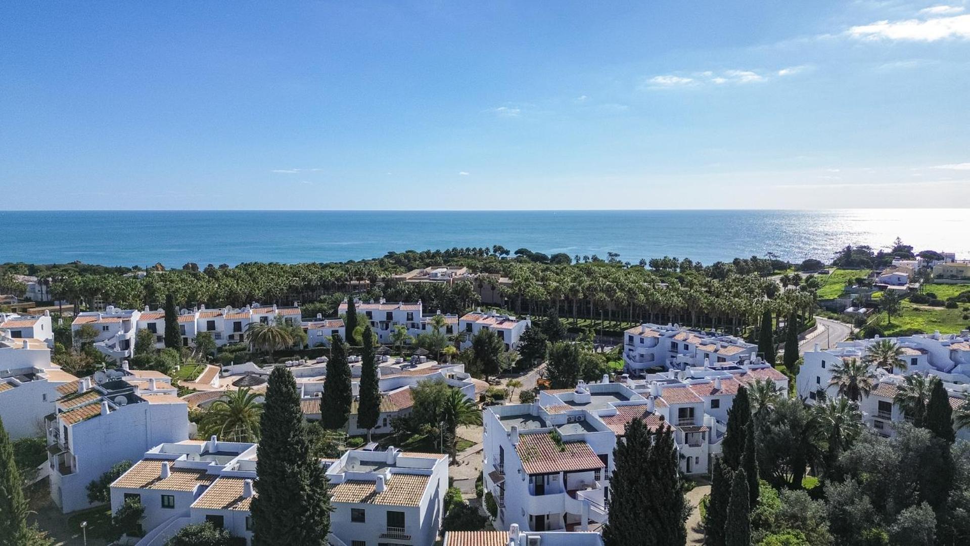 Seaside Retreat With Pool, Ac, And Fast Wi-Fi Apartment Albufeira Bagian luar foto