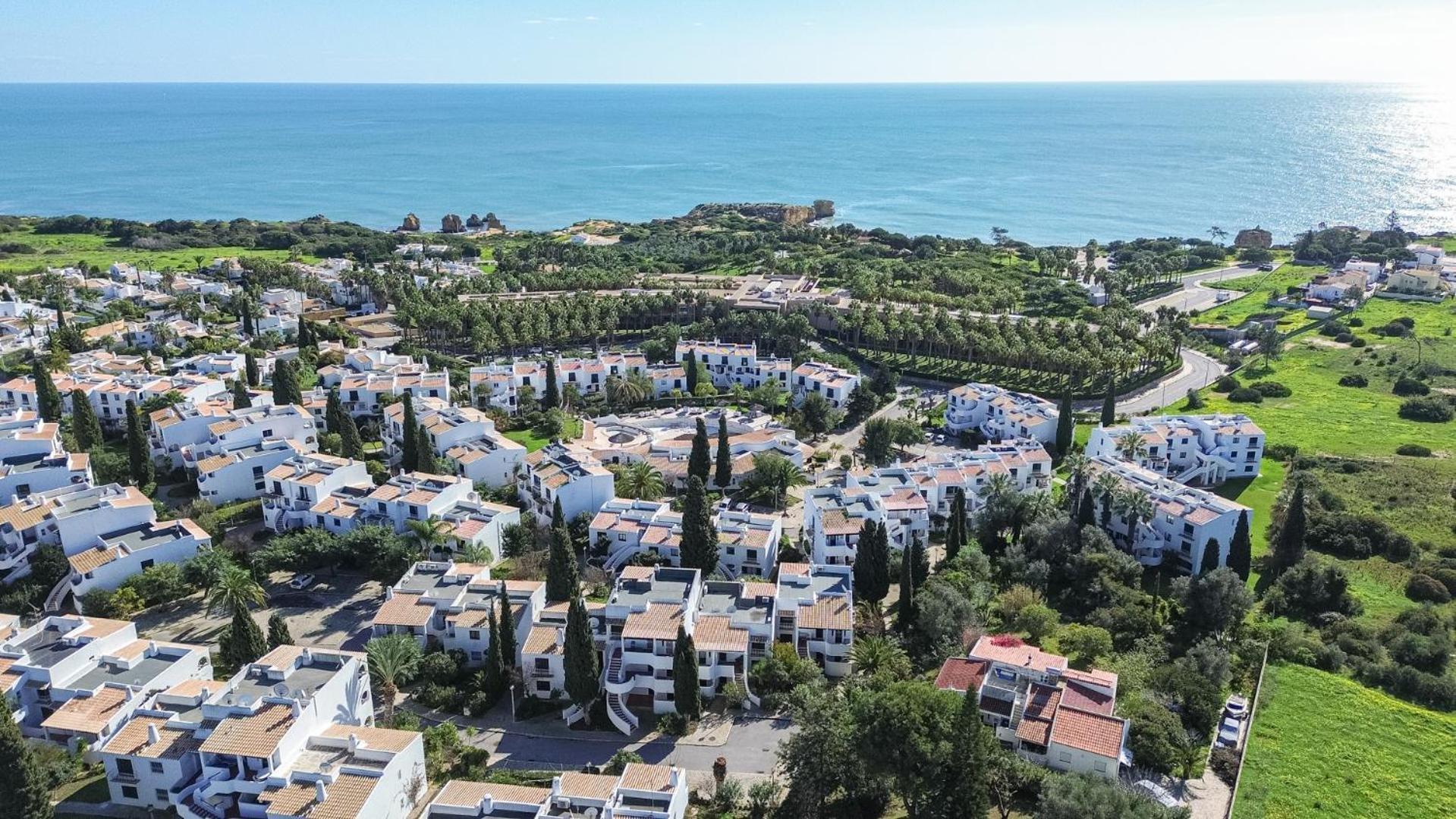 Seaside Retreat With Pool, Ac, And Fast Wi-Fi Apartment Albufeira Bagian luar foto